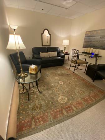 $325 / 200ft2 - Full Time or Part Time Therapy office (Solana Beach)63865592657921123