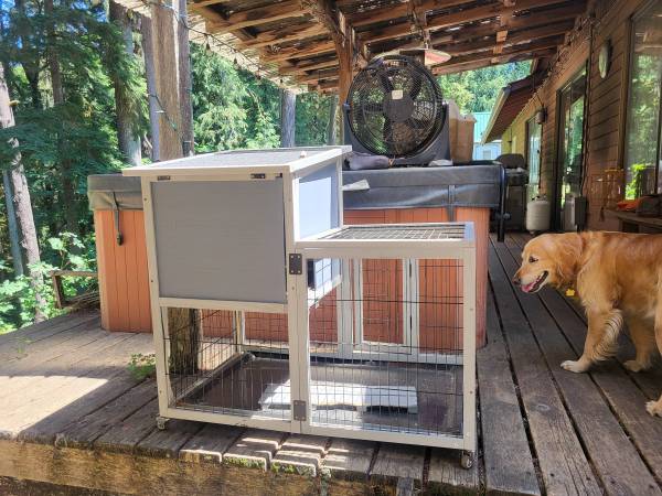Rabbit hutch - $25 (Sandy)63471431356675121