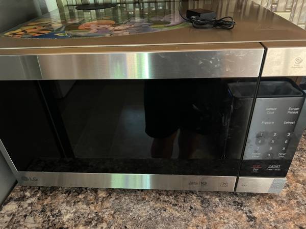 Microondas LG en excelentes condiciones - $50 (Lynnwood)63471355084547120