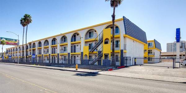 $299 Studio, Laundry Facility, On Las Vegas CAT bus line63859502106499120