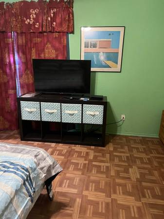 $600 / 5br - Large furnished room (San Antonio)63984663116930124