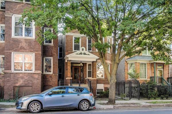 $2,450 / 2br - LOGAN SQUARE! NEWLY REMODELED 2BR+DEN/OFFICE, W/D IN UNIT, CENTRAL AIR (Logan Square - 2704 N. Sacramento, G)63781279527043121