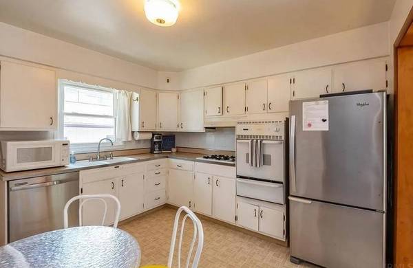 $610 / 1br - SPACIOUS MASTER BEDROOM NEAR OMAHA NORTH HIGH SCHOOL (Omaha, NE)63681623762689122