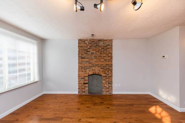 $1,300 / 2br - 1100ft2 - Hermoso Townhouse de 2 Dormitorios Reformado (Olde Towne East)63663836187009120