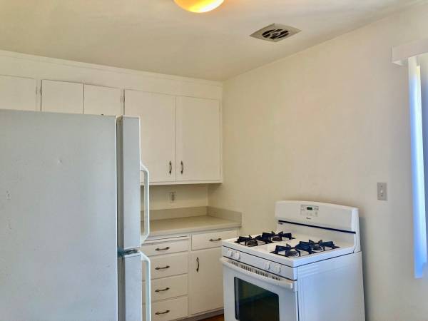 $2,475 / 2br - Charming 2 BR apartment w/gardenconveniently located on Russell S Berk (berkeley)63873442003969123