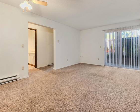 $1,450 / 2br - Pet Friendly 2 Bed 1 Bath w Fenced Yard + Eclectic Area Shops, Pool (Portland)63956353534210121