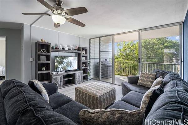 $300,000 / 2br - 896ft2 - Mililani 2BR/1BA Condo – Fully Renovated + Pool & $200 Buyer Bonus (Mililani)63939665673730123