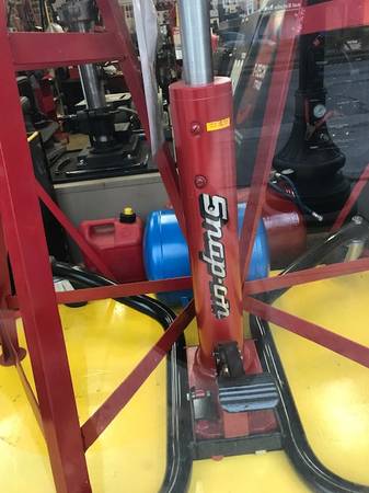 AUTO and TRUCK TRANS. JACK 1