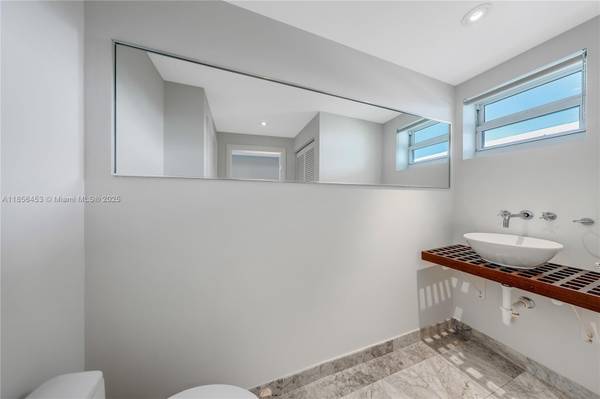 $4,400 / 2br - 1463ft2 - Enjoy Feeling of the Bay from this 2-Story Loft! (Bay View Lofts- North Bay Village)64001848684161123