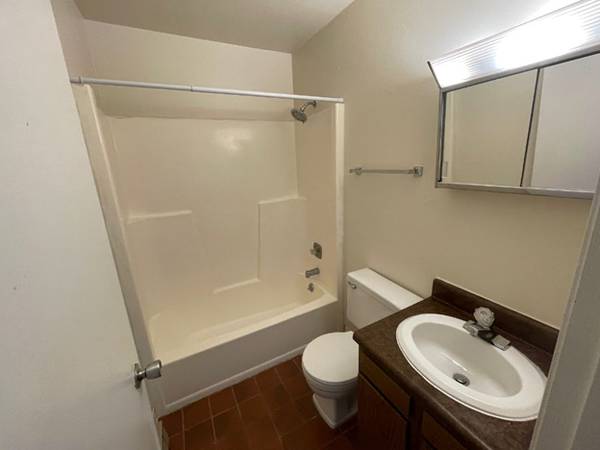 $745 / 2br - 575ft2 - 🏡 ¡SIN DEPÓSITO! -- 2HAB/1BA – $745/mes – Admite mascotas (solo gatos)💥 (Menomonie)63845958991361124
