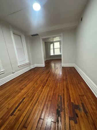 $1,650 / 3br - ⚠️HALF MONTH RENT FREE! Large 3 bedroom 1 bathroom in the Heart of Chi64041647713666123