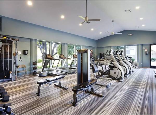 $1,983 / 3br - 1107ft2 - ¡Conveniencia asequible en Lakeview Superstition Springs! Lavadora y secadora (Mesa)63623896795651124