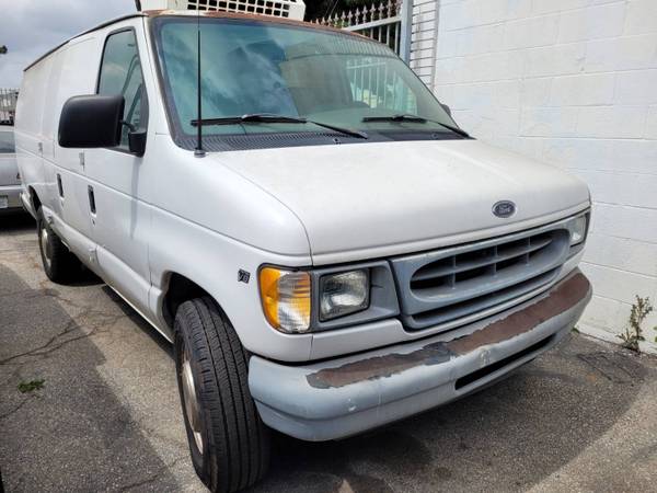 2001 Ford Econoline E-350 XL Cargo V8 Título Limpio 92,xxx Millas Barato - $4,350 (Panorama City 91402)63618290370305120