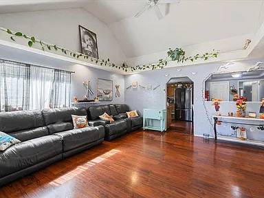 $360,000 / 4br - 1758ft2 - Beautifully Updated Home with Gourmet Kitchen & Double Family Rooms! (Medford)64318775845377123