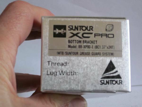 NEW IN BOX Suntour XC Pro bottom bracket 1