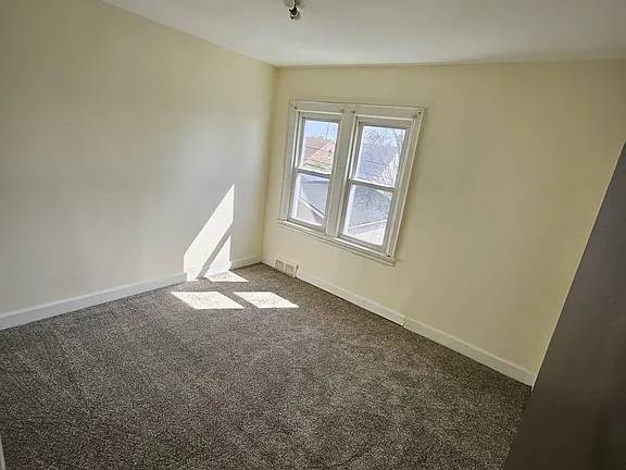 $736 / 2br - 850ft2 - Peaceful 2BR Upper-Floor Apartment with In-Building Laundry (6626 Payne Ave #2, Dearborn, MI)64018939954433124