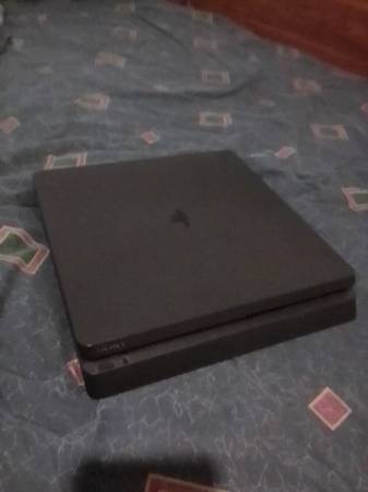 Playstation 4 slim 1
