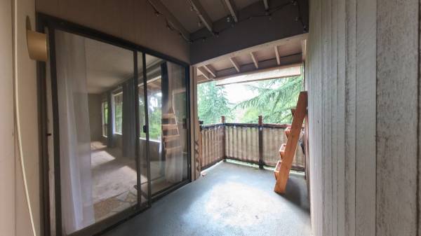 $2,140 / 2br - 1040ft2 - Top floor 2BR/2Bath in Quiet quadplex (Kenmore)63814789401219123