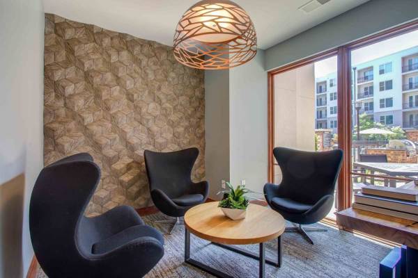 $1,870 / 1br - 771ft2 - Kick back in style on the roof - beautiful lounge and firepit (Nashville - Downtown Germantown)63680356231683124