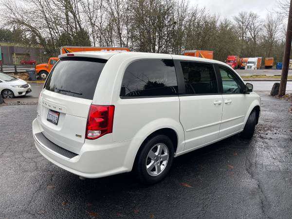 2013 Dodge Grand Caravan SXT - $4,500 (Philomath)63470782757633123