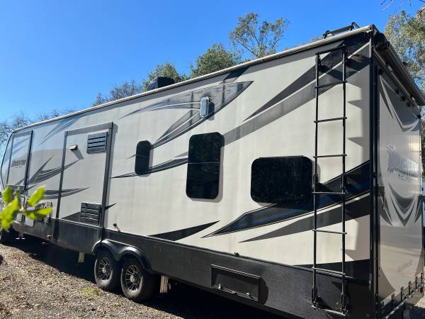 2017 Grand Design Momentum 350M Fifth Wheel - $59,000 (healdsburg / windsor)63471438093057123