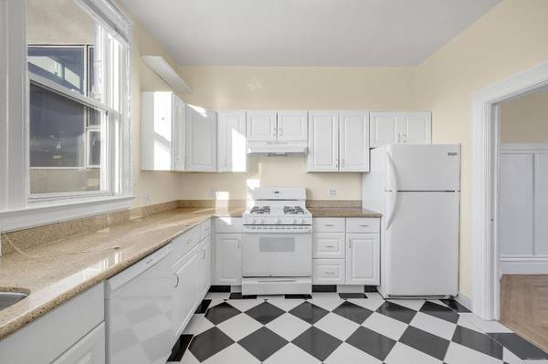 $3,850 / 1br - Must See Bright Remodeled Top Floor Russian Hill 1bd w/ W/D! ~ J.Wavro (russian hill)63847024462337122