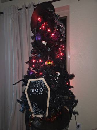 Halloween tree 1