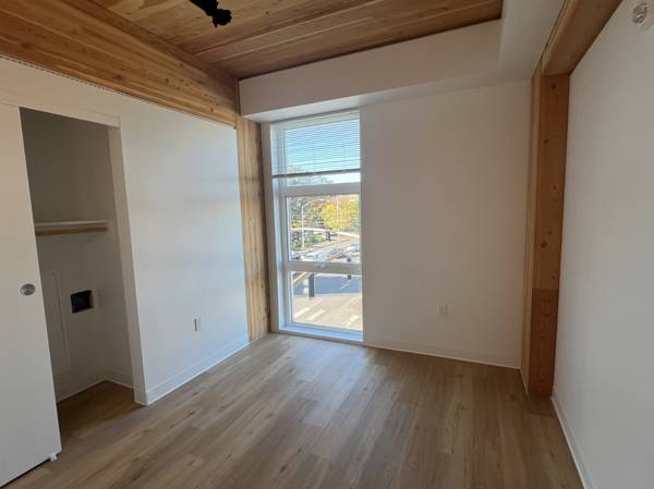$1,210 / 331ft2 - No Smoking, Parcel Lockers, On-site Laundry Facilities (540 NE 99th Ave, Portland, OR)63831753568641120