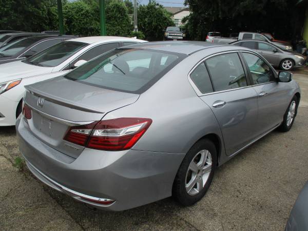 2017 Honda Accord LX - $2,300 (al este de la autopista 290)63439741568897123