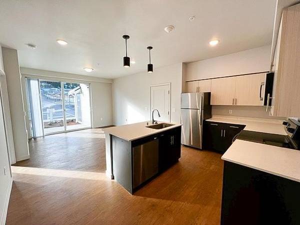 $1,860 / 1br - 594ft2 - Lounge Room - Perfect for Hosting Events, Large Closets, Extra Storage63688549370241124