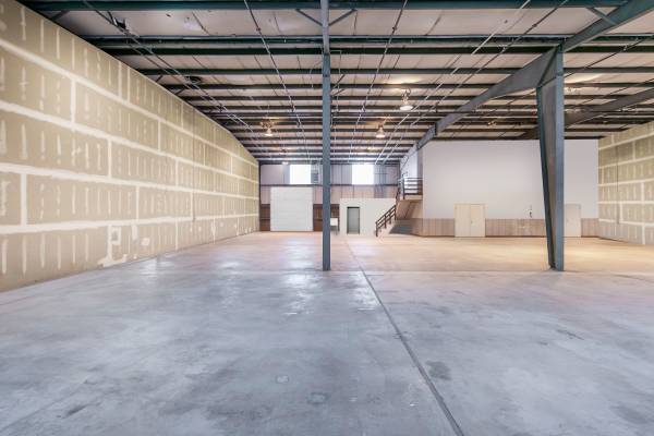 $8,214 / 8907ft2 - 8,907 RSF Industrial Warehouse Space + Office Build Out - Located near (Troutdale)64039055759363124