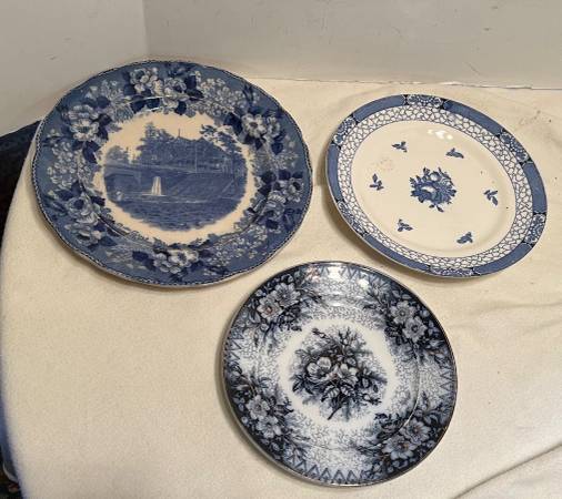 Three Vintage Flow Blue Plates Wall Decor 1