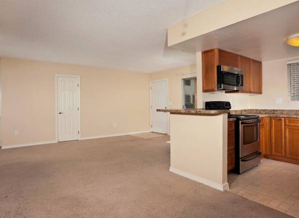 $3,295 / 3br - Large 3 Bedroom/ 2 Bath - FREE MONTH NOW - Gated Controlled Entry (La Mesa)64037046231682124