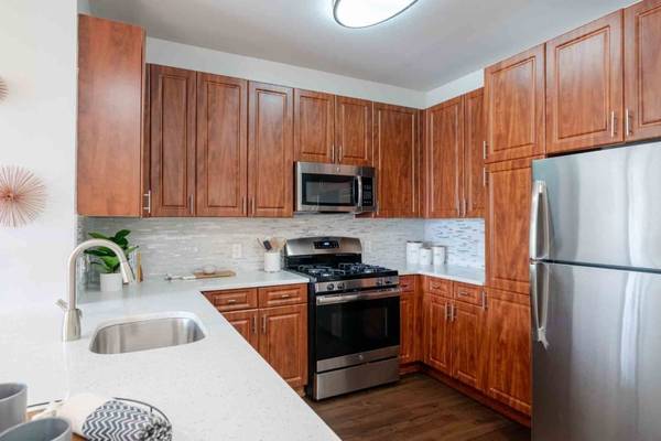 $3,140 / 2br - 1160ft2 - Located in Lyndhurst, Landscaped Courtyards, 2B/2B (1301 Wall St W, Lyndhurst, NJ)63676257965443123