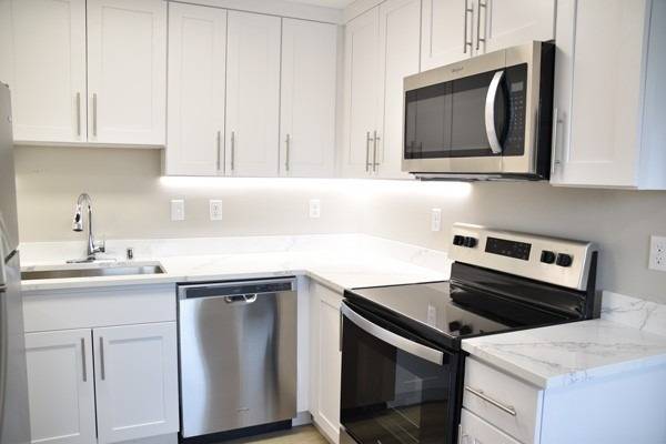$1.795 / 1br - 690ft2 - ¡Imperdible! Apartamento de 1 dormitorio y 1 baño, amplio armario empotrado, lavadora y secadora dentro (Auburn, South King County)63814636251907124