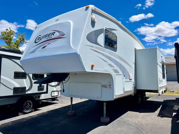 2005 CrossRoads RV Cruiser M25R5 Fifth Wheel 1