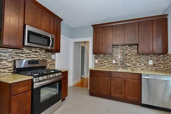 $900 / 4br - 1300ft2 - Condominio recién renovado: Habitación grande en alquiler ($900) en un condominio de 4 habitaciones (Dorchester)63655366709763123