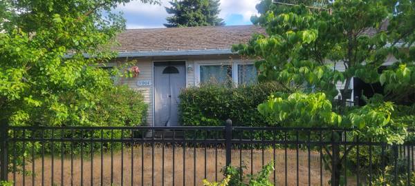 $800 / 3br - 1200ft2 - Room for rent Nov 1st (Mill Park)64039055997315120