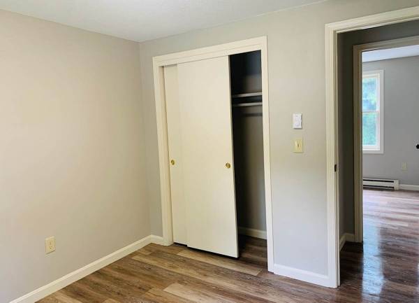 $1,950 / 1br - 450ft2 - HeatIncluded in Select Apartments, Pet friendly, Refrigerator (73 Cross St, Woodstock, VT)63784662573825122