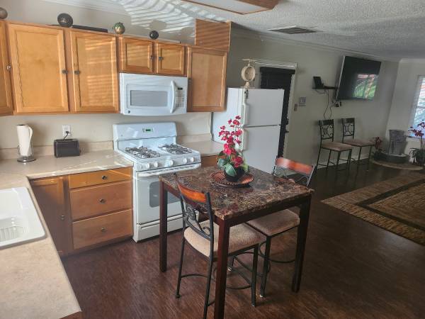 $885 / 2br - 1225ft2 - Luxurious Guest house / furnished/ Trav. Nurses & contractors welcomed (Waggaman)63903652333954124