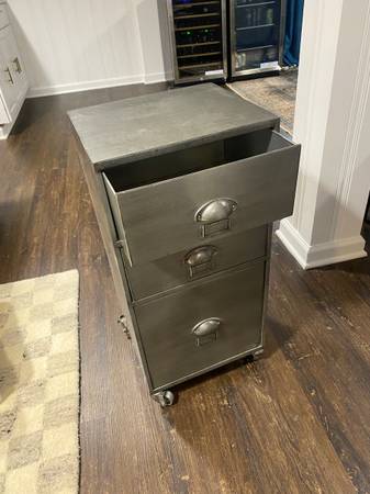 Archivo metálico vintage/mesa auxiliar - $30 (Claremont)63471283167875121