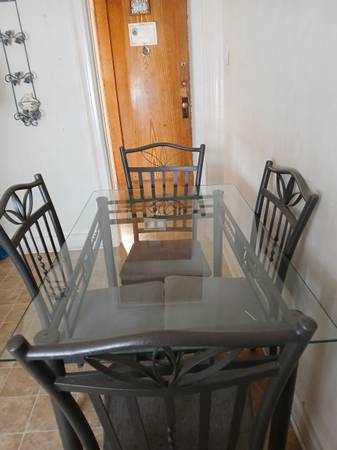 GLASS TOPPED KITCHEN TABLE WITH 4 CHAIRS 1