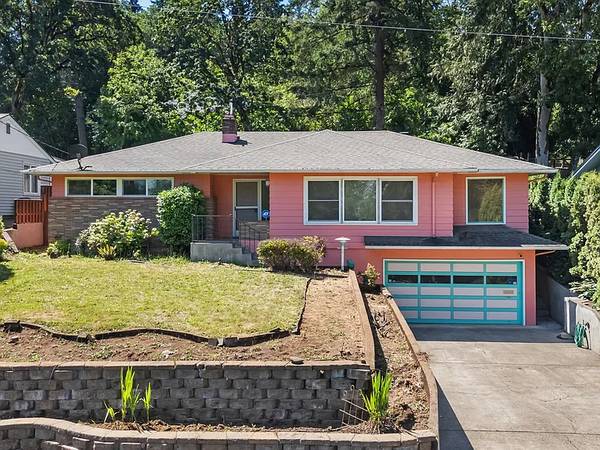 $474,999 / 3br - 1565ft2 - Beautiful 3 Bed, 2 Bath Home Offers 1,565 Sq ft! (Eugene Lane)63977277865859120