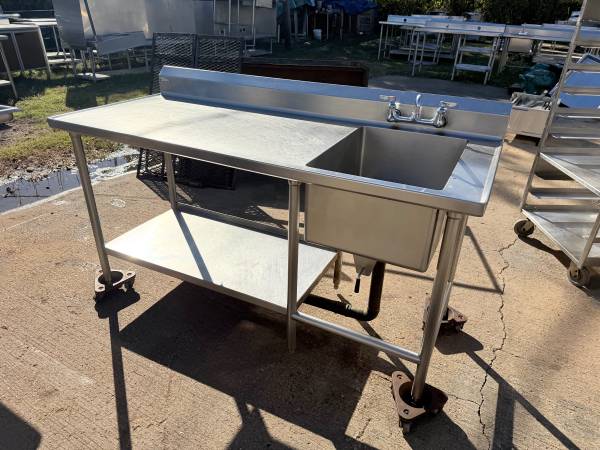 Stainless steel table with sink 1