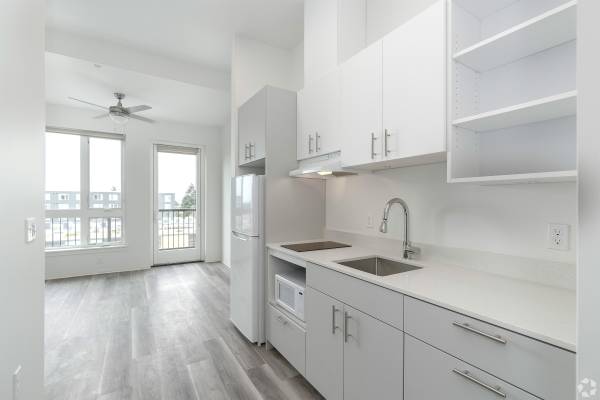 $1,300 / 420ft2 - South-Facing Studio w/ Balcony | Natural Light + Move-In Special! (Portland)63820848466433121