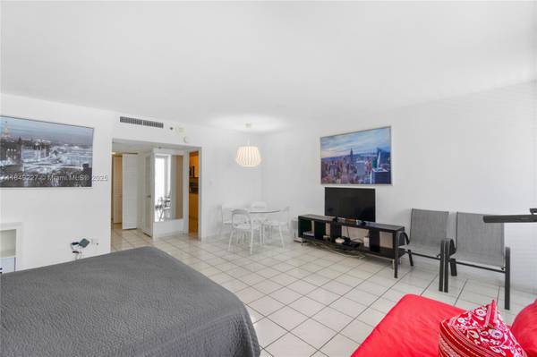 $2,500 / 515ft2 - Amueblado, Estudio - 1 Baño, Balcón, Wifi, plaza de aparcamiento, piscina y gimnasio (Miami Beach)63825138724483123