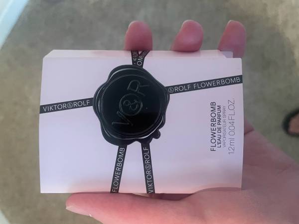 Flowerbomb perfume by Viktor & Rolf 1