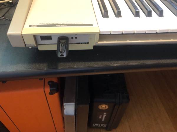 Akai X7000 12bit Sampler - musical instruments - by owner - sale