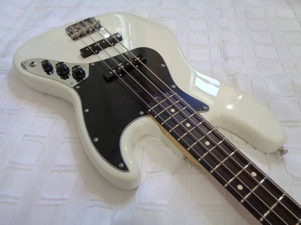 2019 Fender USA Jazz Bass Olympic White. 1