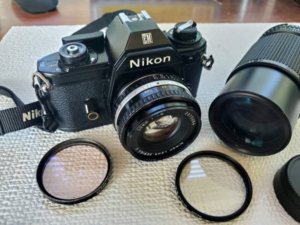 フィルムカメラ Nikon - Nikon EM NIKKOR 50mm F1.8 75-150mm F3.5 Nikon EM film camera, 50mm f1.8, 75-150mm f3.5, flash